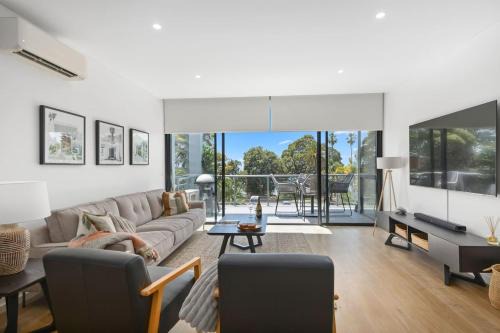 Addison's Escape - A Breezy Beachfront Beauty in Shellharbour
