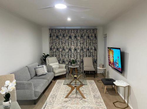 ADELAIDE CENTRAL APARTMENT - 3BR, 2BATH & CARPARK in Adelaide