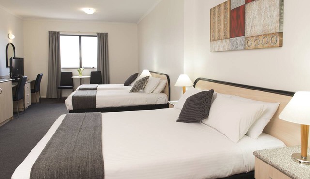 Adelaide Riviera Hotel in Adelaide