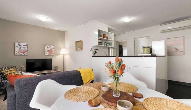 Adelaide West End Apt Near UniSA & Parking in Adelaide