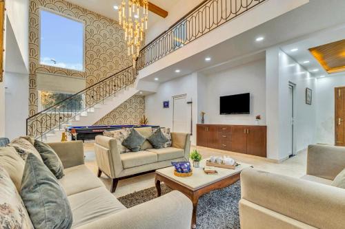 Alaya Stays Ratikara Ullaas 2-BHK with Private Pool, Lounge Space, Pool table & Lawn