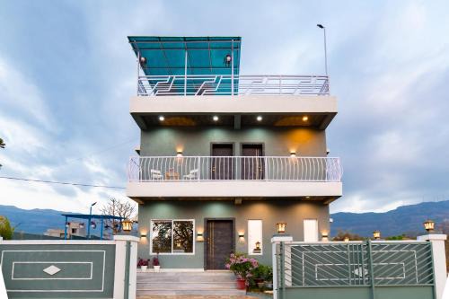 ALAYA STAYS Soulskape Villa 4-BHK With Private Pool ,Sit Out , Terrace and Garden Close to Sahyadri Waterfall