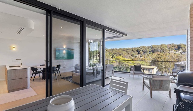 Alfresco Lakefront | Walk to Beach, Sleeps 6 in Avoca Beach