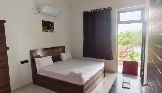 an hotel chomu
