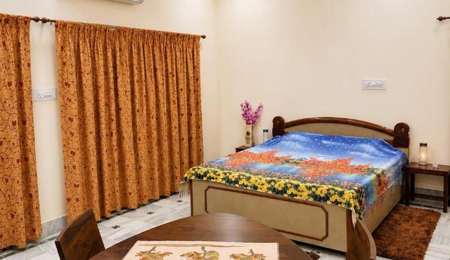 Antique Aura Jodhpuri