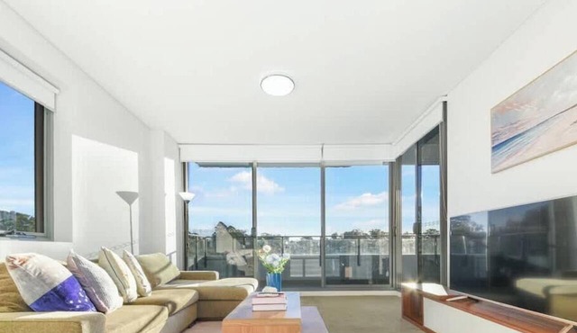 Asquith 2BR Apt Secure Underground Parking in Asquith