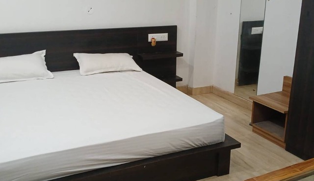 Avini's Garden & Hotel By GRB in Khagaria