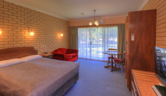 Barrass's John Bright Motor Inn in Bright