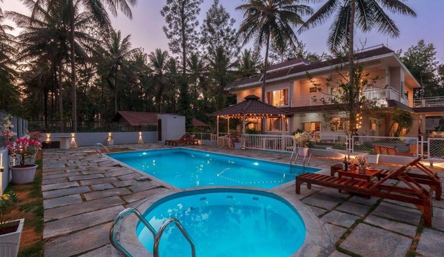 Bask In The Greens by StayVista - 4BHK Pet-Friendly Villa with Home Theatre in Kushālnagar