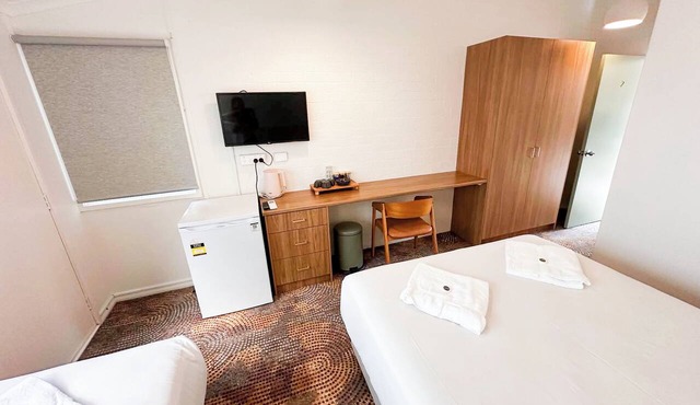 Bateau Bay Hotel in Bateau Bay