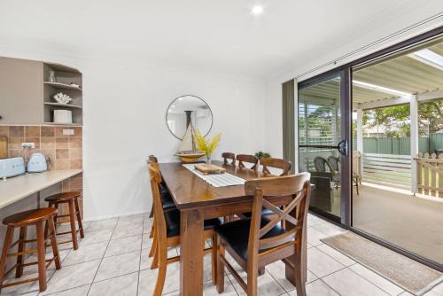Bay Bliss - Fireplace - 3 Mins Walk to Beach in Callala Beach
