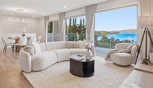 Bayview Luxe Retreat | Luxury Central Coastal Escape with Panoramic Water Views