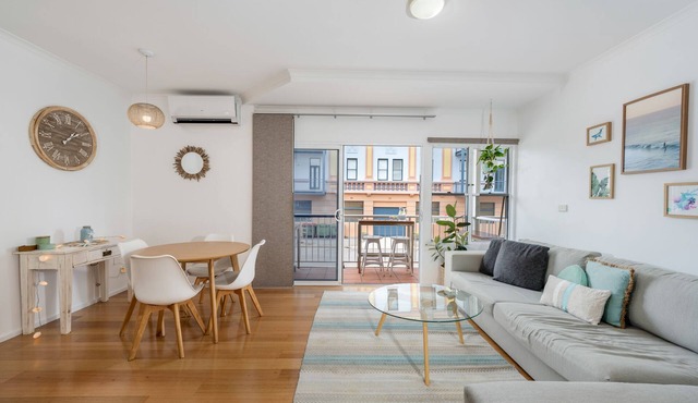 "Beach City" 5* location-2BR+2Bath+Garage+80m to Beach in Newcastle East