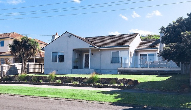 BEACH POINT COTTAGE, Pet Friendly, Walk to the Beach and Free WIFI in Warrnambool