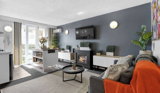 Beach-Side Studio Apt with parking spot in Saint Kilda West