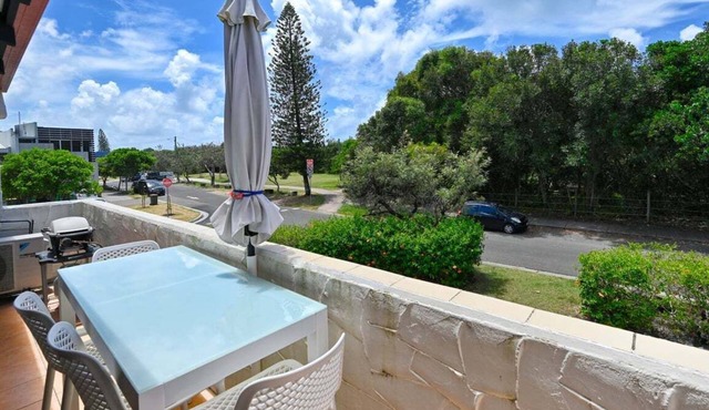 Beachfront 1BR + Loft. Bliss. Surf-Café-Escape in Sunshine Coast