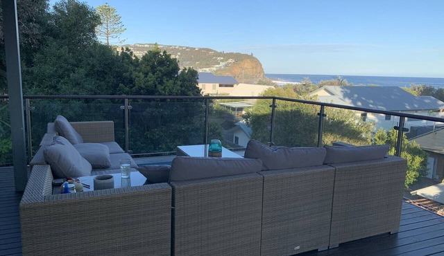 Beachouse for Family or Couples with views and 2 minute walk to beach and shops in Copacabana