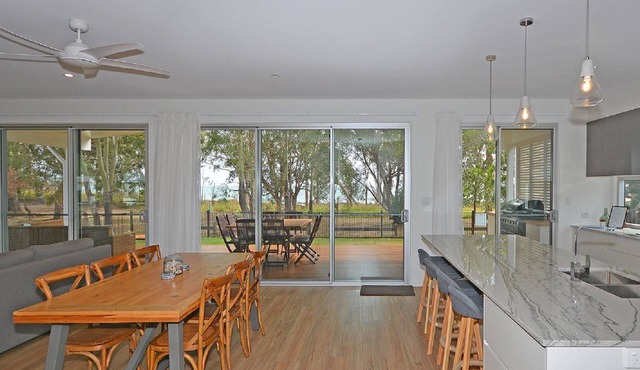 Beachside - Burrum Heads- Beachfront - 3BR- WIFI in BURRUM HEADS