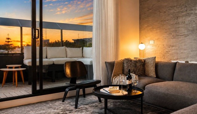 Beachside Gem: Sweeping Views + Cafes Nearby! in Port Melbourne