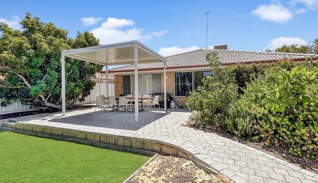 Beachside Style Home Near the Estuary in Dudley Park