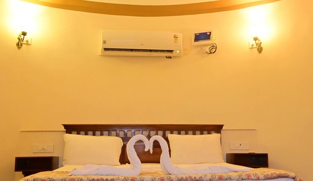 Bikaner Desert Camp & Resort