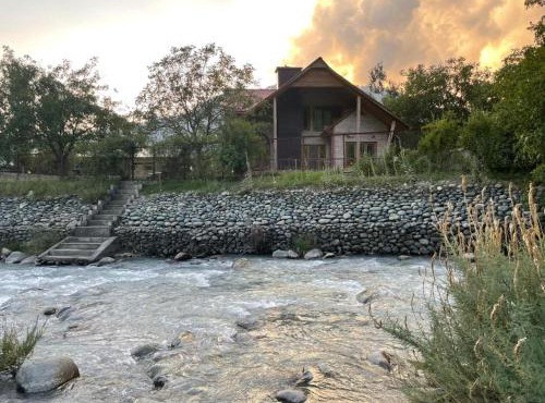 Birdsong Pahalgam 6BR Stay with Riverside