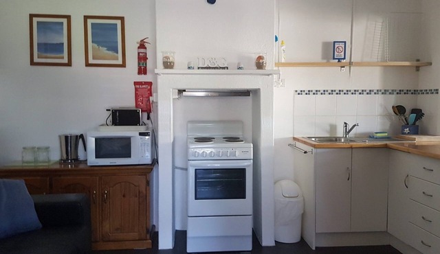 Blue Line Unit 4 - Great location! Close to all amenities! Off Peak Special! in Port Vincent
