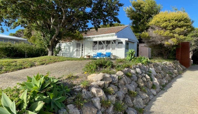 BOATHOUSE - HIGHEST HILLTOP ON OCEANFRONT in Lancelin