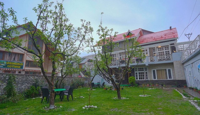 Boho Mansion 5BHK - King bed, Garden, Bonfire, Parking, Food in Manali