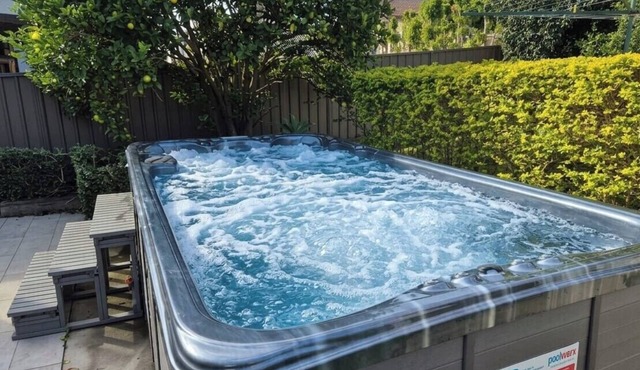 Botany Wellness Oasis: Family Ready Home With Swim Spa & Sauna
