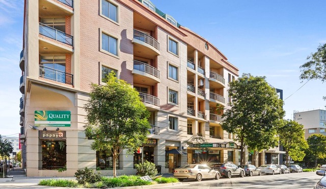 Bright Inner-West Stay with Pool Access in Camperdown