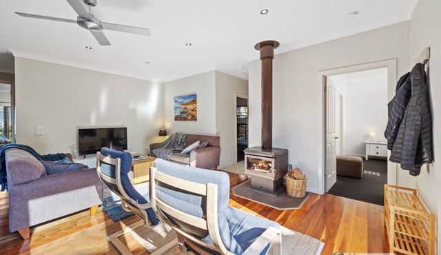 Broadwater Waves family home, short walk to beach in Cape Woolamai