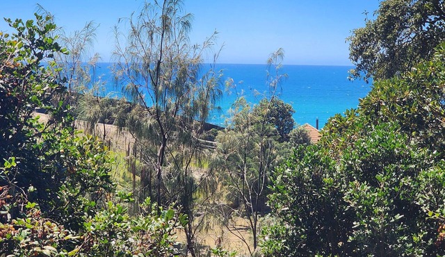 Bronte Beach Coastal Escape. 200 Steps to Bronte Beach. 2 bedrooms + 1 bathroom. in Bronte