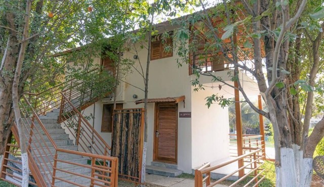 Brown Town Resort & Spa - Mayna Villa Sky View in Hyderabad