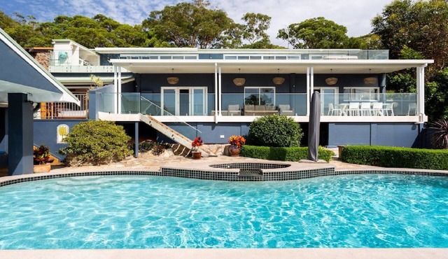 Cape View Copa - Mesmerising Views, Pool, Spa! in COPACABANA