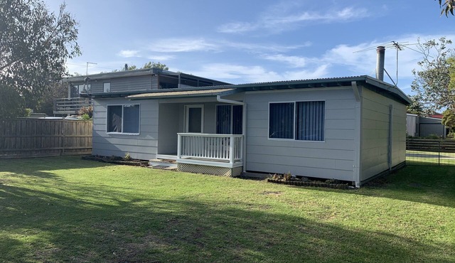 Cape Woolamai Beach House. 1km walk to cafe & surf beach & 300 mt to the bay in Cape Woolamai