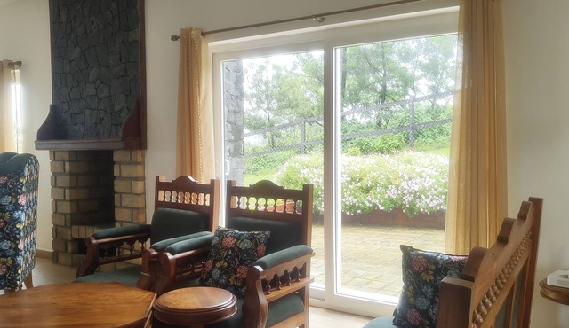 Casa de Amor – Lakeside Escape with Hills, Privacy & Serenity in Ithalar