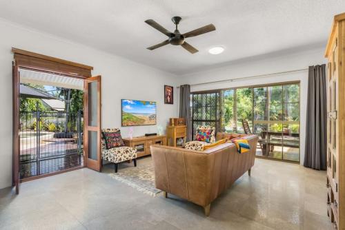 Casa De Playa - Beach Townhouse in Holloways Beach