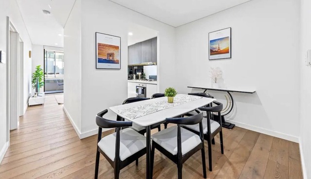 Central&Spacious 3Bed Apt at Zetland | MHS in Zetland