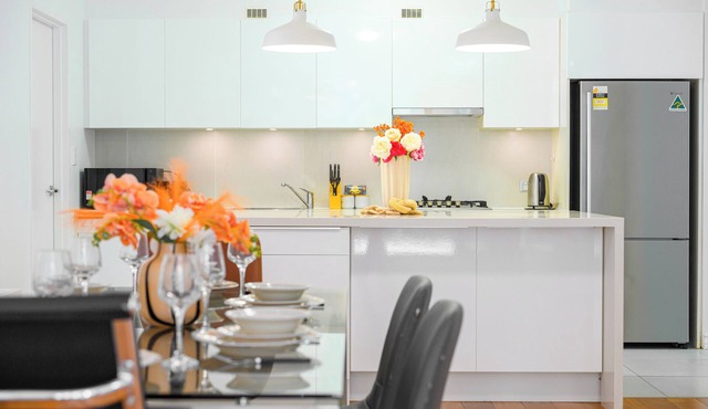 Charming 2-bedroom apartment in Redfern with Pool & Gym
