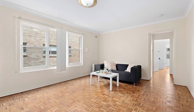 Charming 2BR Unit | Walk to Shops & Transport in Kingsford