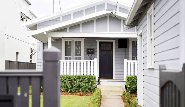 Charming heritage cottage – stylish interior + convenient location in Coffs Harbour