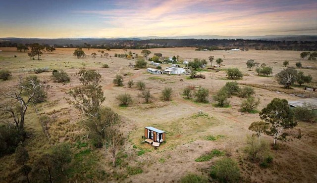 Charming Tiny House with Panoramic Views of the Valley in Queensland, Australia in Goombungee