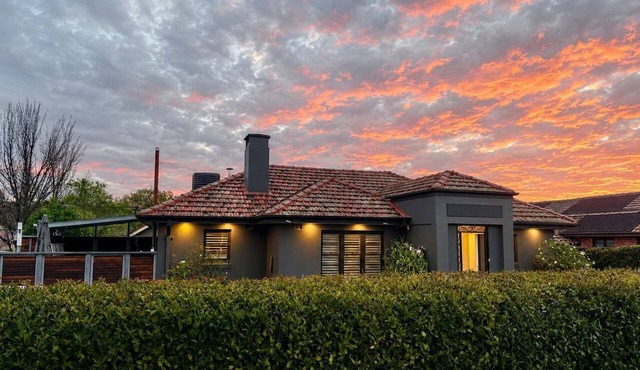 Cheerful 3 bedroom home - Inner south - Manuka in Griffith