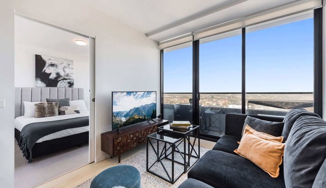 Chic 1-Bed with City Views, Parking, Gym & Pool in Moonee Ponds