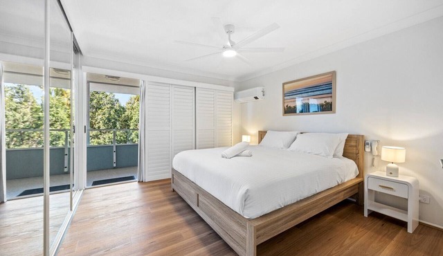 Chic 4-Bed Townhouse with Ocean Views in Manly