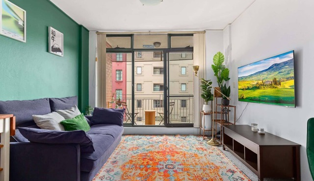Chic Inner-City 1 Bedroom with Private Balcony in Chippendale