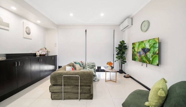 Chippendale Three-Bedroom Modern Villa in Chippendale