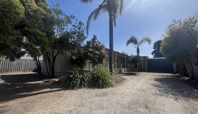 Classic beach Getaway - Close to winery region and beach! in Dromana