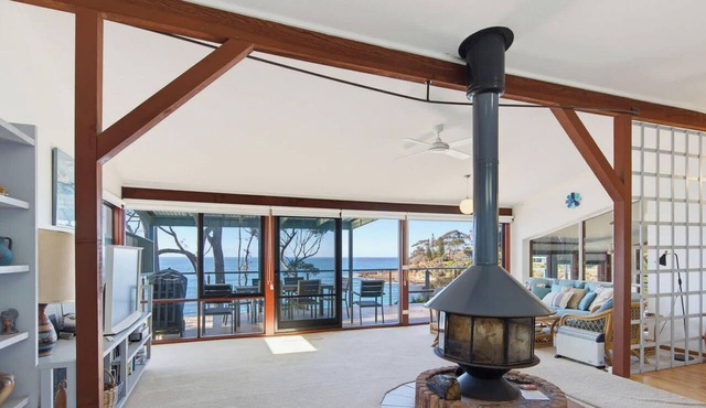 Clifftop Escape with Ocean Views | Sleeps 8 in Lilli Pilli